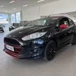 Musta Ford Fiesta 2015, etuviisto, keula vasemmalle, kuva 2