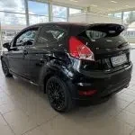 Musta Ford Fiesta 2015, takaviisto, kuva 14