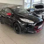 Musta Ford Fiesta 2015, etuviisto, keula vasemmalle, kuva 3