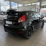 Musta Ford Fiesta 2015, takaviisto, kuva 20