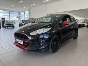 Musta Ford Fiesta 2015, etuviisto, keula vasemmalle, kuva 7