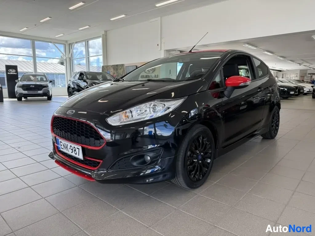 Musta Ford Fiesta 2015, etuviisto, keula vasemmalle, kuva 5