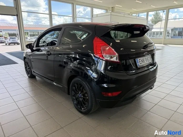 Musta Ford Fiesta 2015, takaviisto, kuva 15
