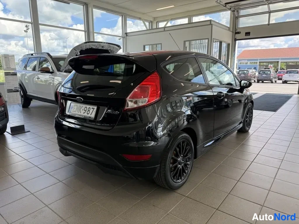 Musta Ford Fiesta 2015, takaviisto, kuva 25