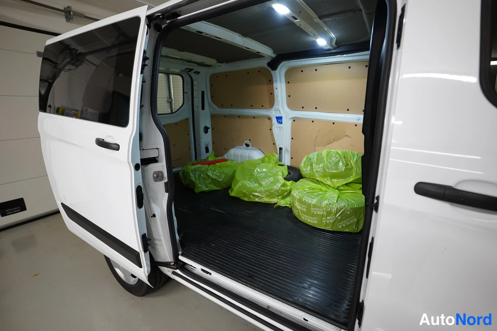 Vit Ford Transit Custom 2020, bild 28