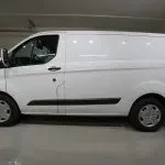 Vit Ford Transit Custom 2020, från sidan, bild 13
