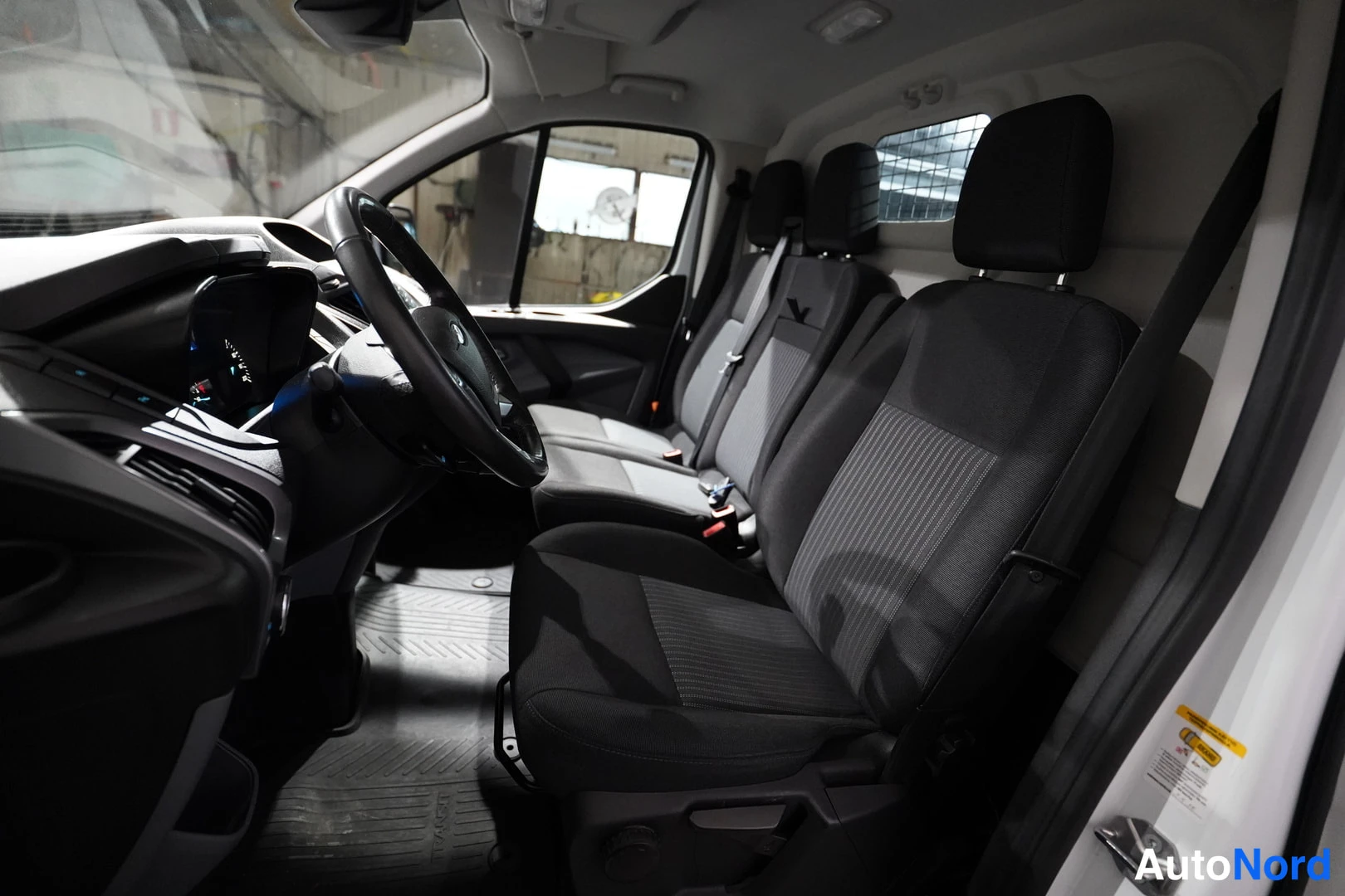 Valkoinen Ford Transit Custom 2018, kuva 16