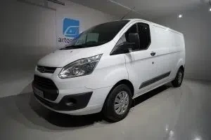 Valkoinen Ford Transit Custom 2018, etuviisto, keula vasemmalle, kuva 5