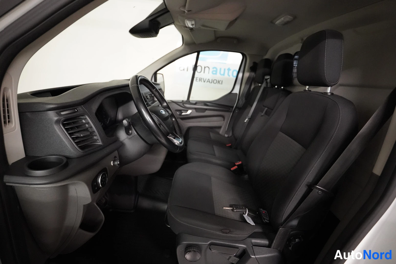 White Ford Transit Custom 2019, photo 18