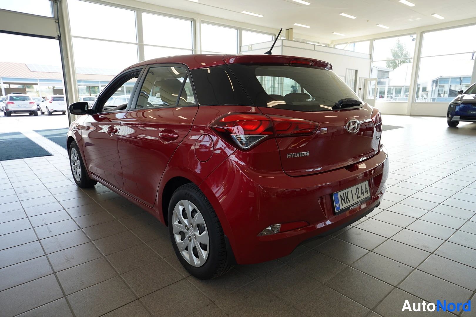 Punainen Hyundai i20 2016, takaviisto, kuva 23