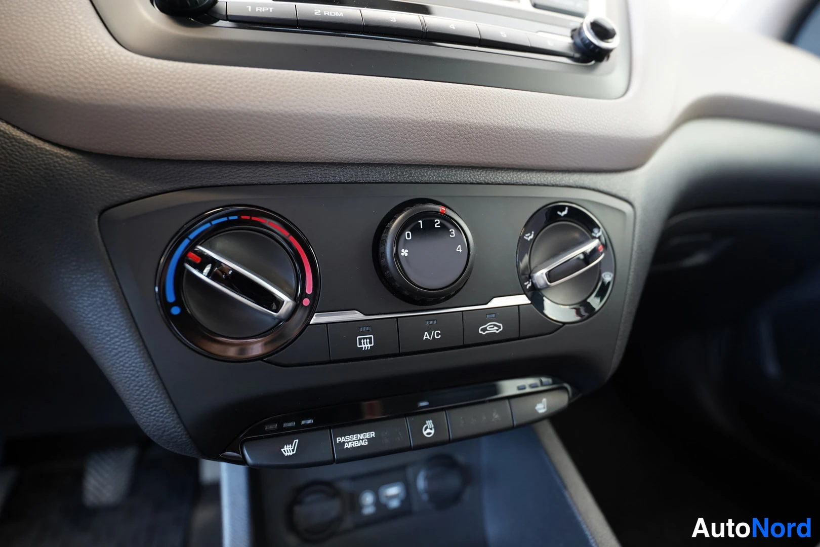 Punainen Hyundai i20 2016, kuva 37