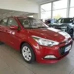 Punainen Hyundai i20 2016, etuviisto, keula vasemmalle, kuva 7