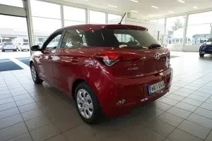 Punainen Hyundai i20 2016, takaviisto, kuva 16