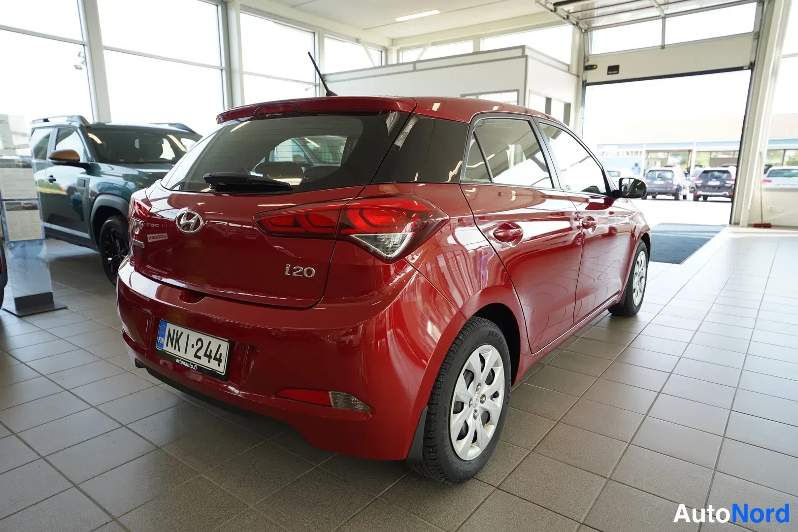 Punainen Hyundai i20 2016, takaviisto, kuva 20