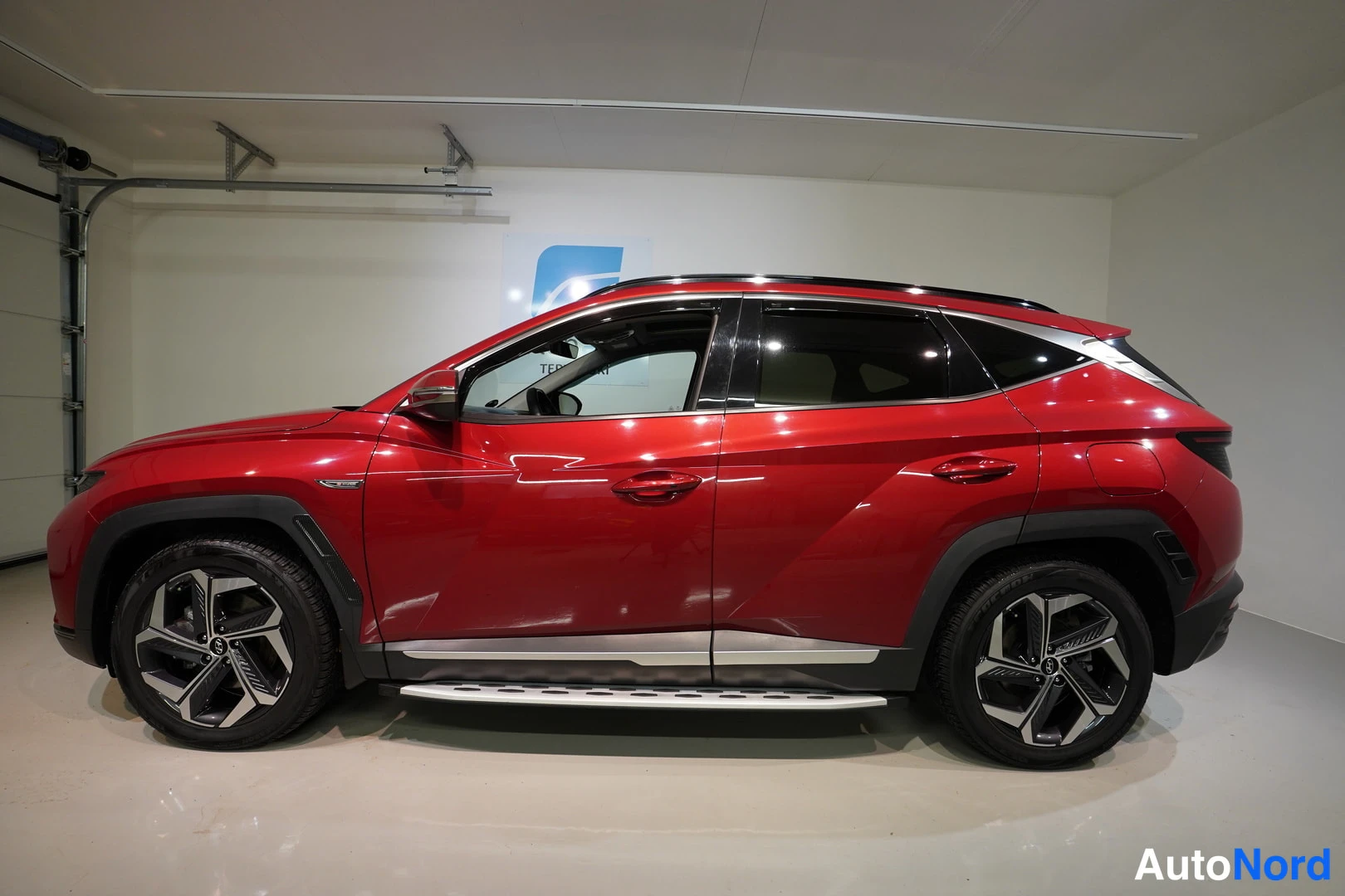 Punainen Hyundai Tucson 2021, sivulta, kuva 6