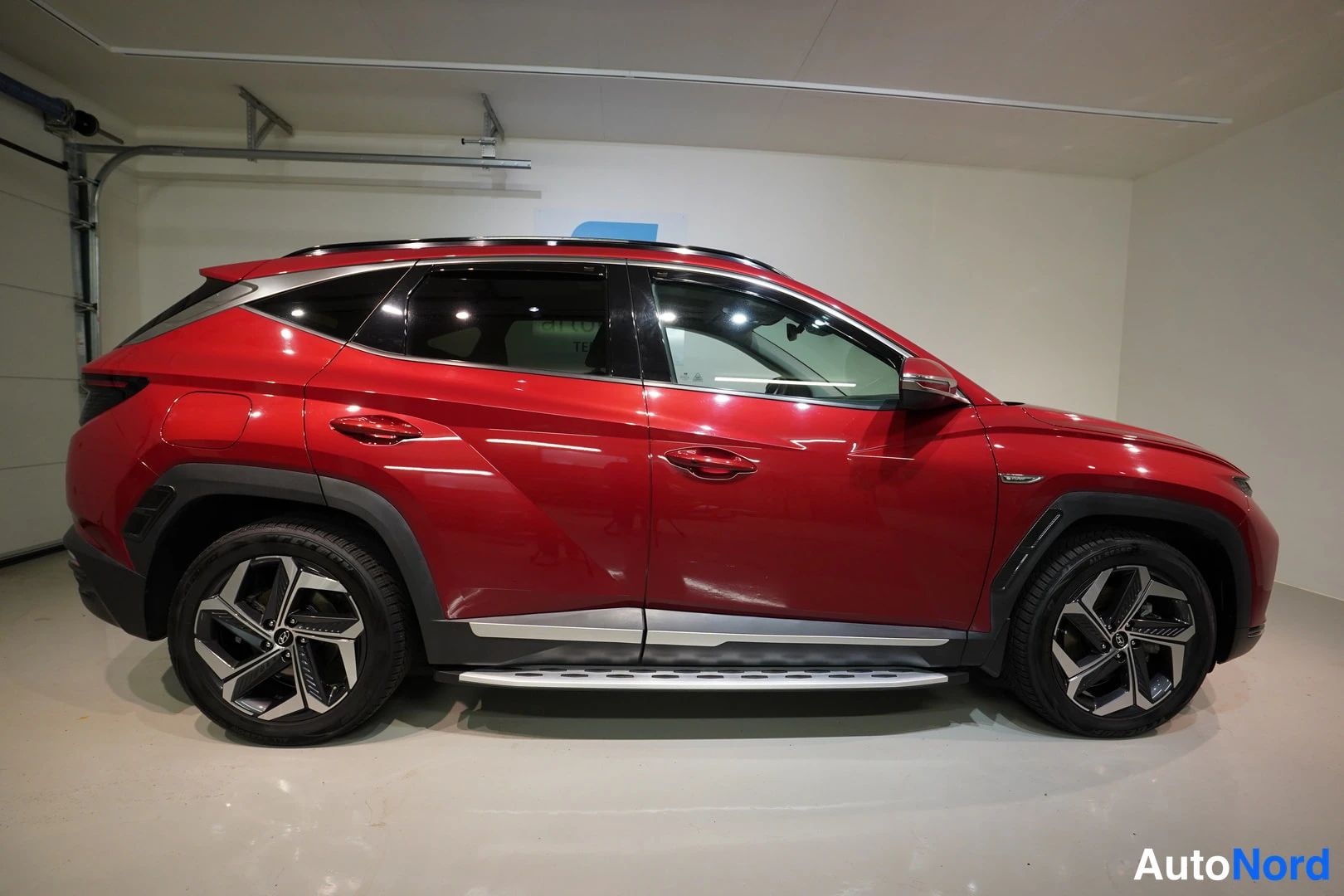 Punainen Hyundai Tucson 2021, sivulta, kuva 7