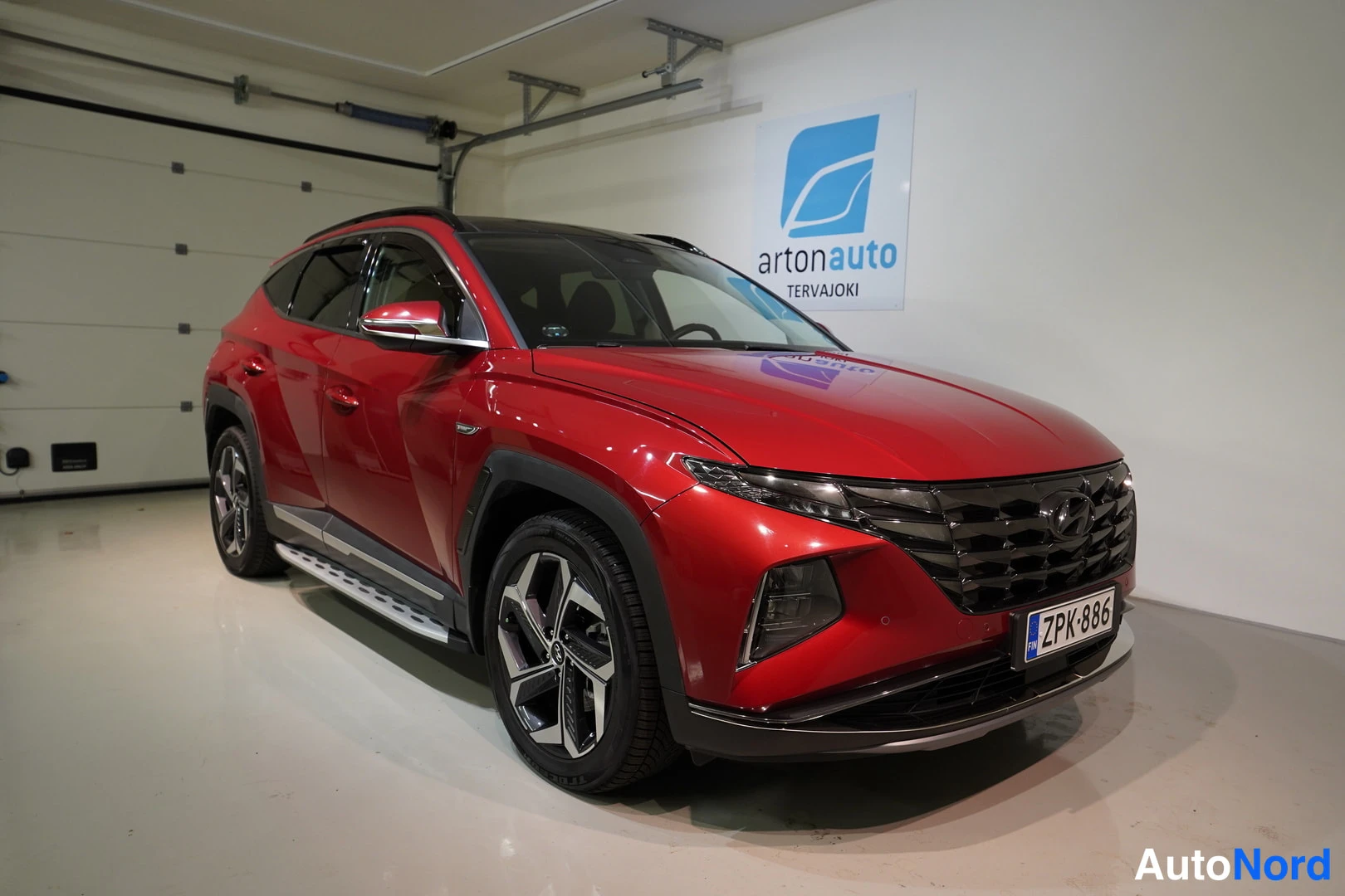 Punainen Hyundai Tucson 2021, etuviisto, keula oikealle, kuva 4