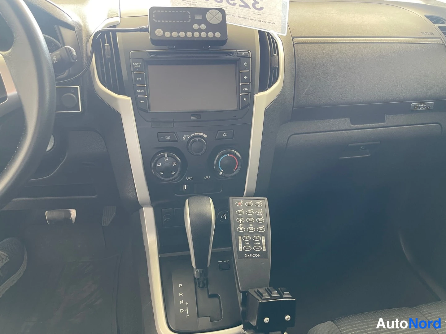 Harmaa Isuzu D-Max 2019, kuva 31