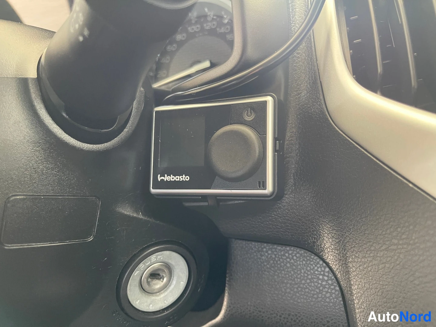 Harmaa Isuzu D-Max 2019, kuva 33