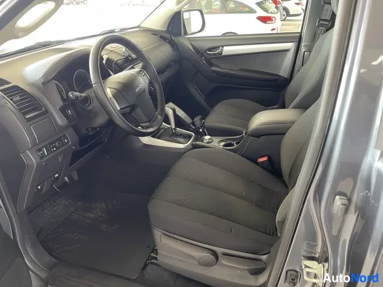 Harmaa Isuzu D-Max 2019, kuva 27