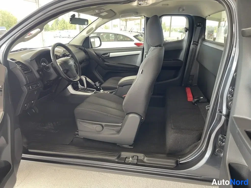 Harmaa Isuzu D-Max 2019, kuva 30