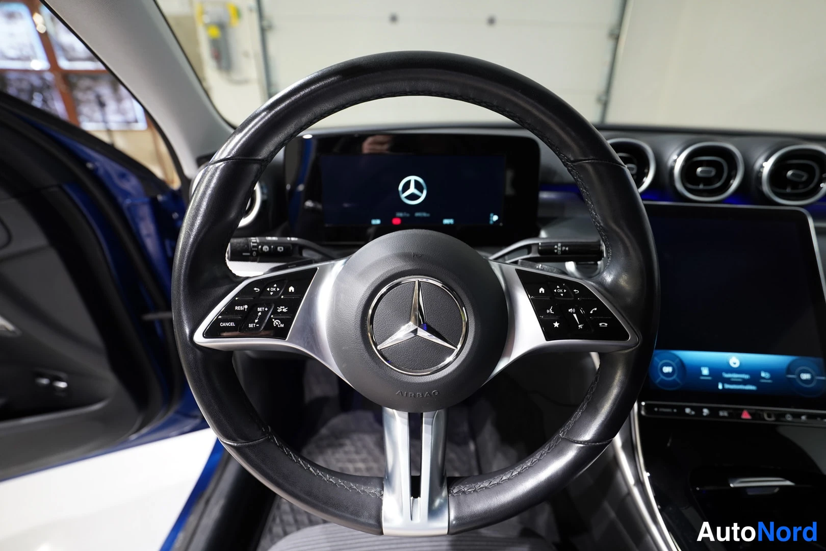 Sininen Mercedes-Benz C 300 e 2023, kuva 17