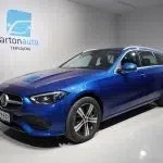 Sininen Mercedes-Benz C 300 e 2023, etuviisto, keula vasemmalle, kuva 3