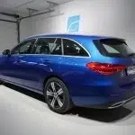 Sininen Mercedes-Benz C 300 e 2023, takaviisto, kuva 12