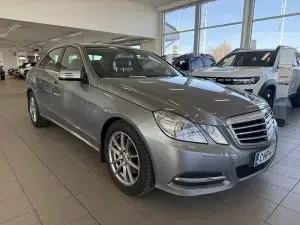 Harmaa Mercedes-Benz E 350 CDI 4MATIC 2010, etuviisto, keula oikealle, kuva 14