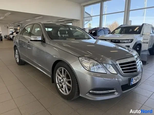 Harmaa Mercedes-Benz E 350 CDI 4MATIC 2010, etuviisto, keula oikealle, kuva 11