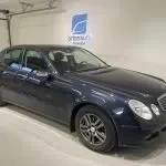 Sininen Mercedes-Benz E 280 CDI 2006, etuviisto, keula vasemmalle, kuva 2