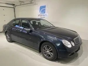 Sininen Mercedes-Benz E 280 CDI 2006, etuviisto, keula oikealle, kuva 14