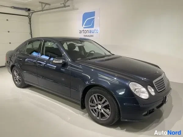 Sininen Mercedes-Benz E 280 CDI 2006, etuviisto, keula oikealle, kuva 13