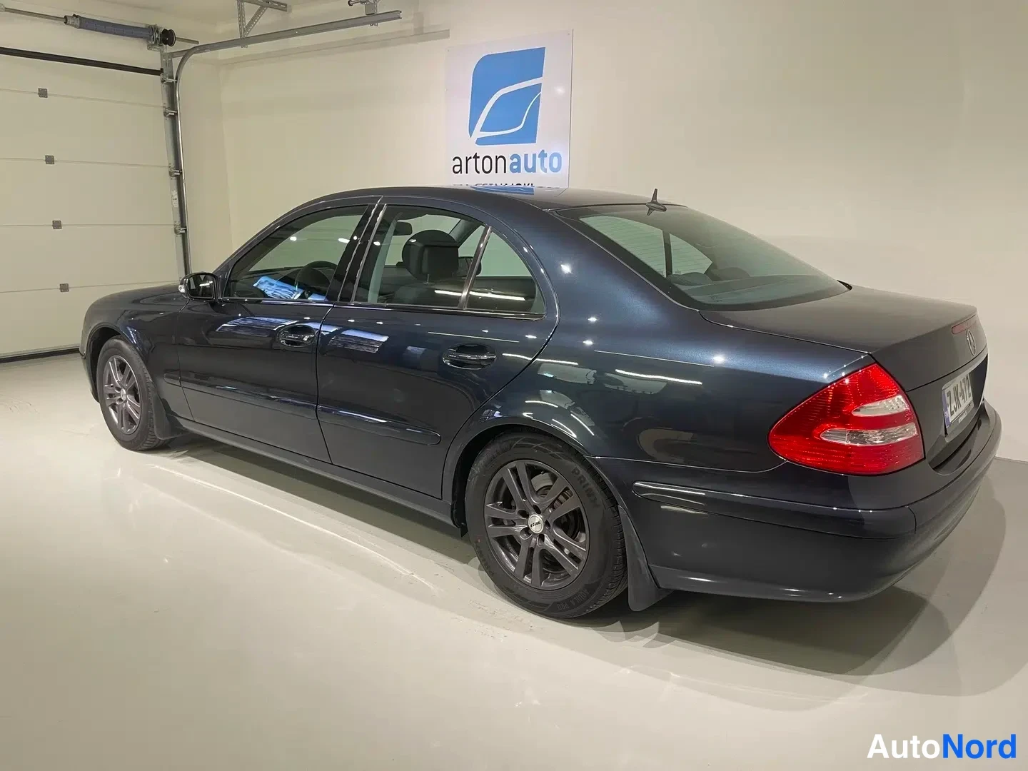 Sininen Mercedes-Benz E 280 CDI 2006, takaviisto, kuva 19