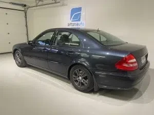 Sininen Mercedes-Benz E 280 CDI 2006, takaviisto, kuva 28