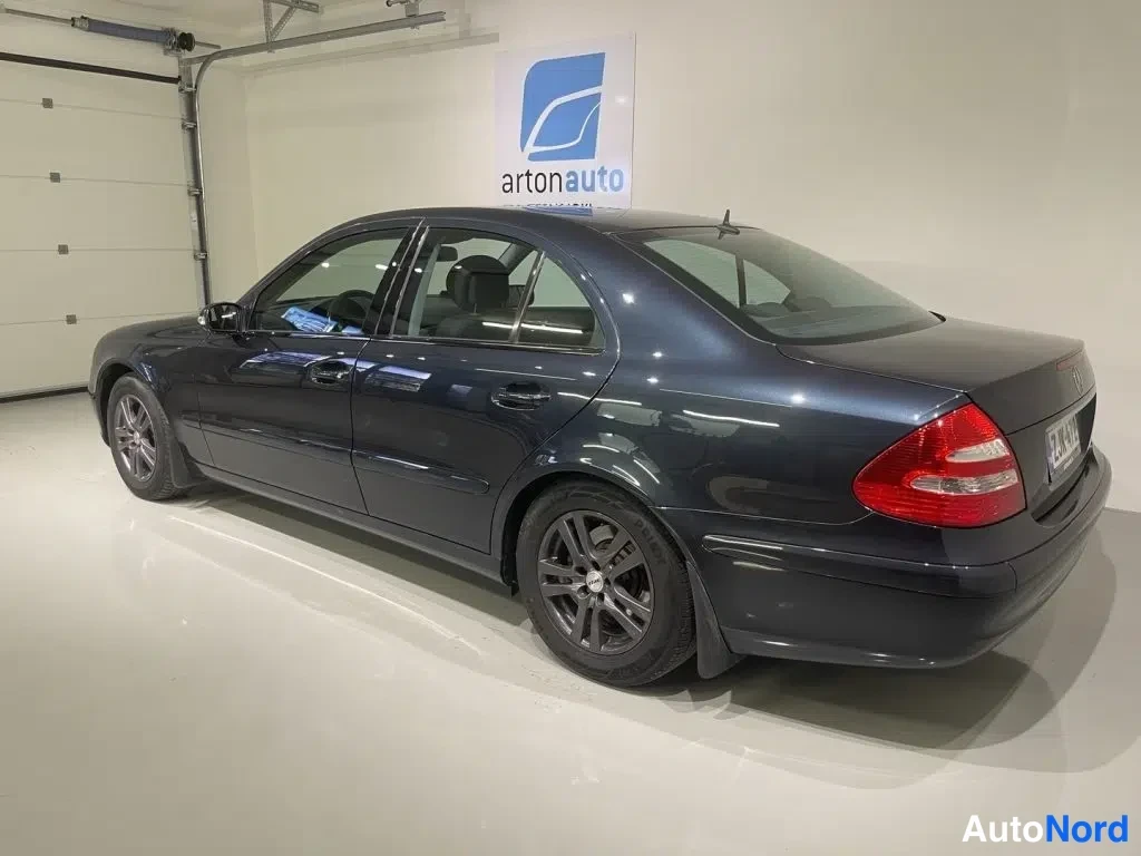 Sininen Mercedes-Benz E 280 CDI 2006, takaviisto, kuva 25