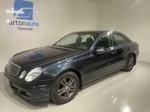Sininen Mercedes-Benz E 280 CDI 2006, etuviisto, keula vasemmalle, kuva 5