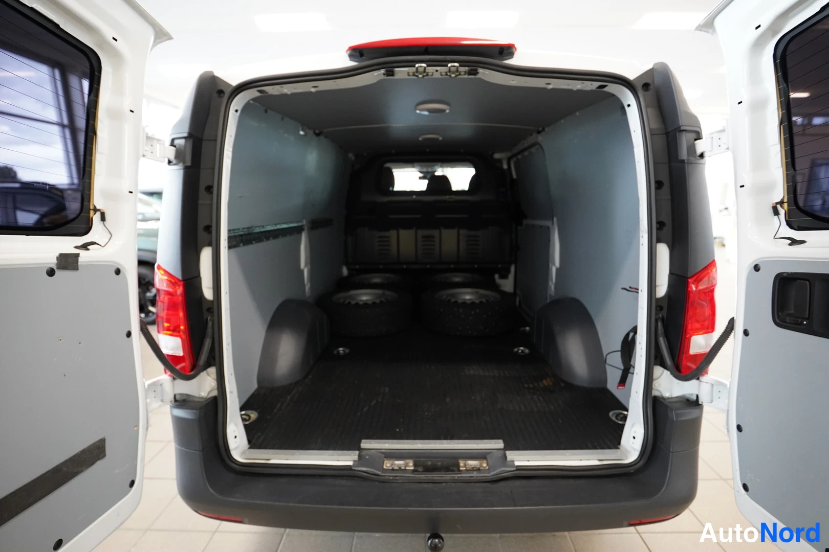 Valkoinen Mercedes-Benz Vito 114 CDI 2021, takaa, kuva 26