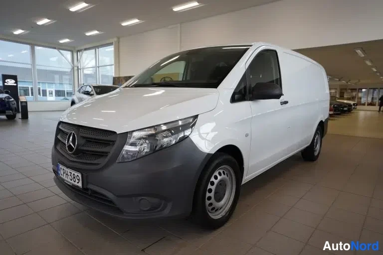 Valkoinen Mercedes-Benz Vito 114 CDI 2021, etuviisto, keula vasemmalle, kuva 4