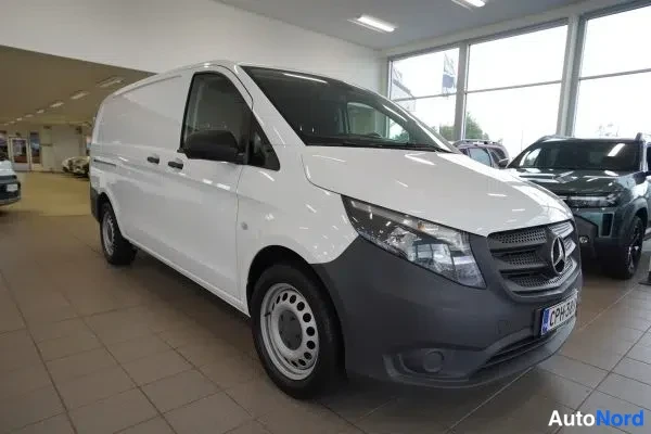 Valkoinen Mercedes-Benz Vito 114 CDI 2021, etuviisto, keula oikealle, kuva 12