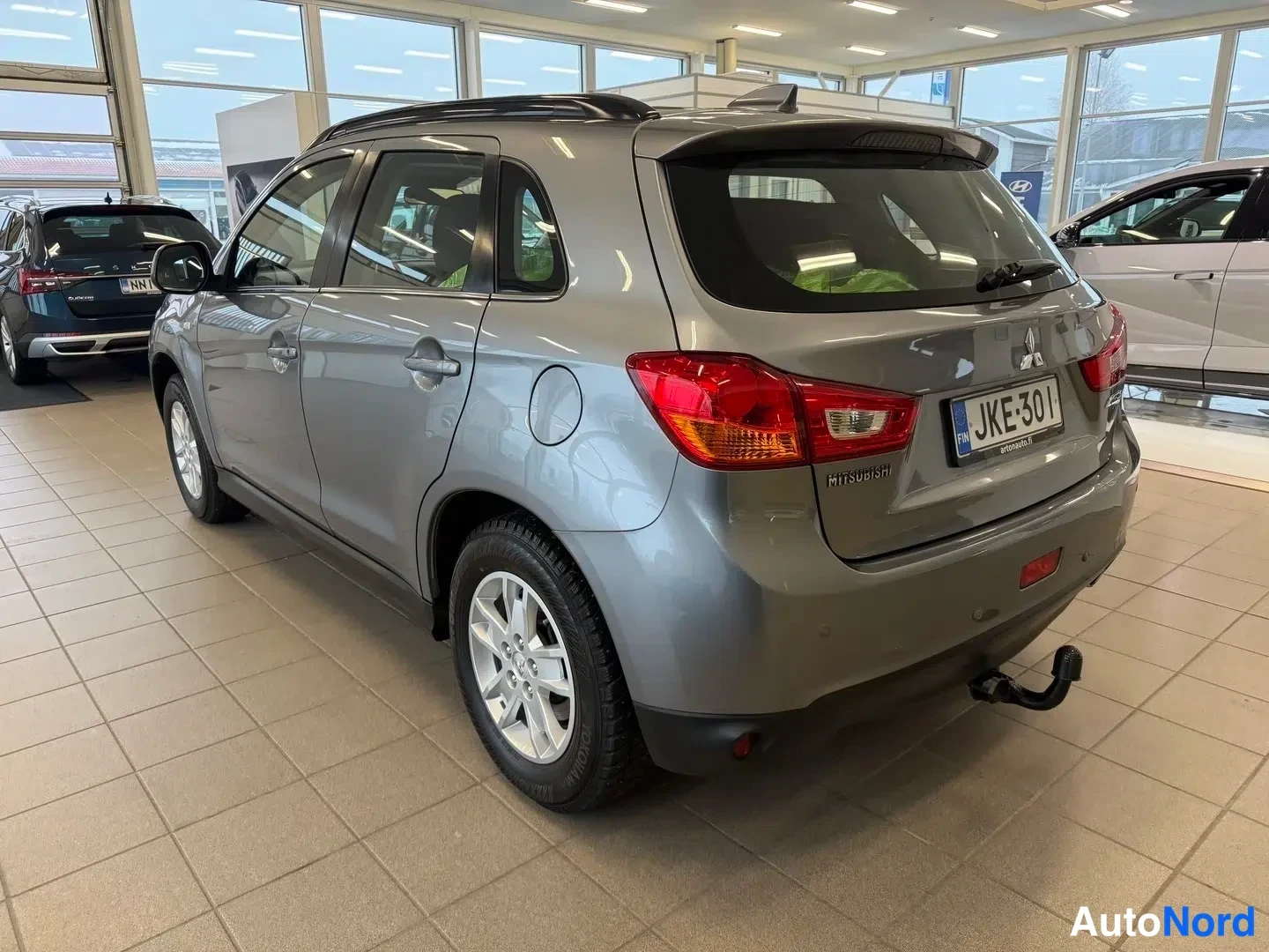 Harmaa Mitsubishi ASX 2017, takaviisto, kuva 14