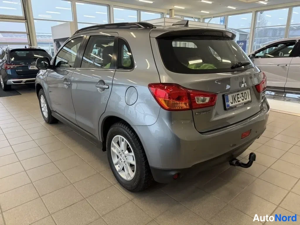 Harmaa Mitsubishi ASX 2017, takaviisto, kuva 15
