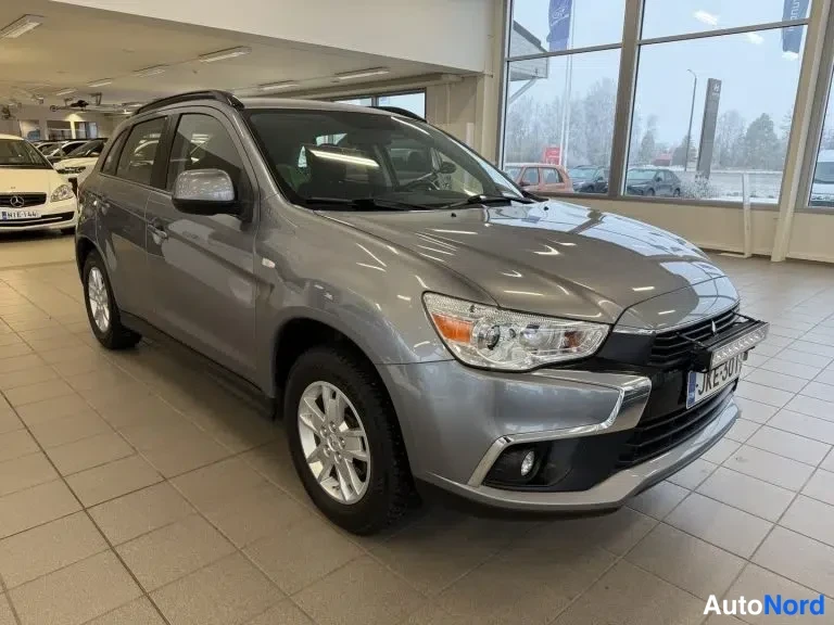 Harmaa Mitsubishi ASX 2017, etuviisto, keula oikealle, kuva 10