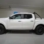 Vit Nissan Navara 2018, från sidan, bild 7