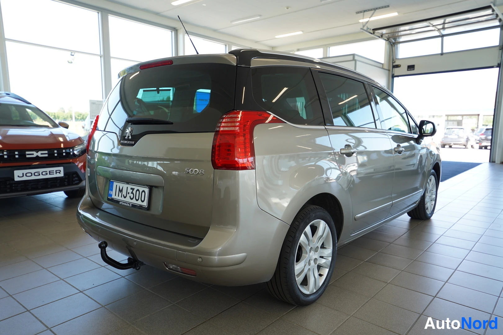 Harmaa Peugeot 5008 2016, takaviisto, kuva 16