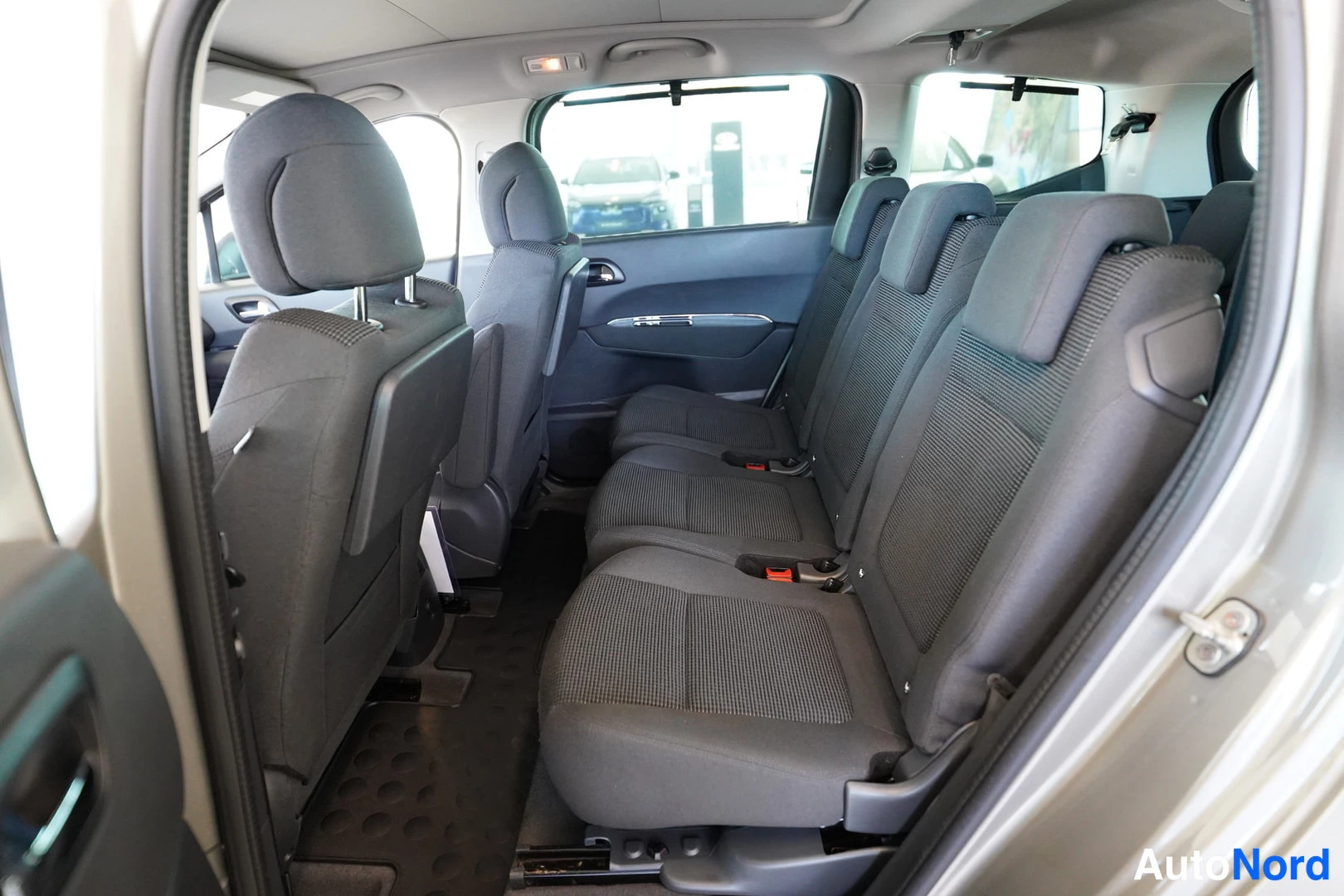 Harmaa Peugeot 5008 2016, kuva 22