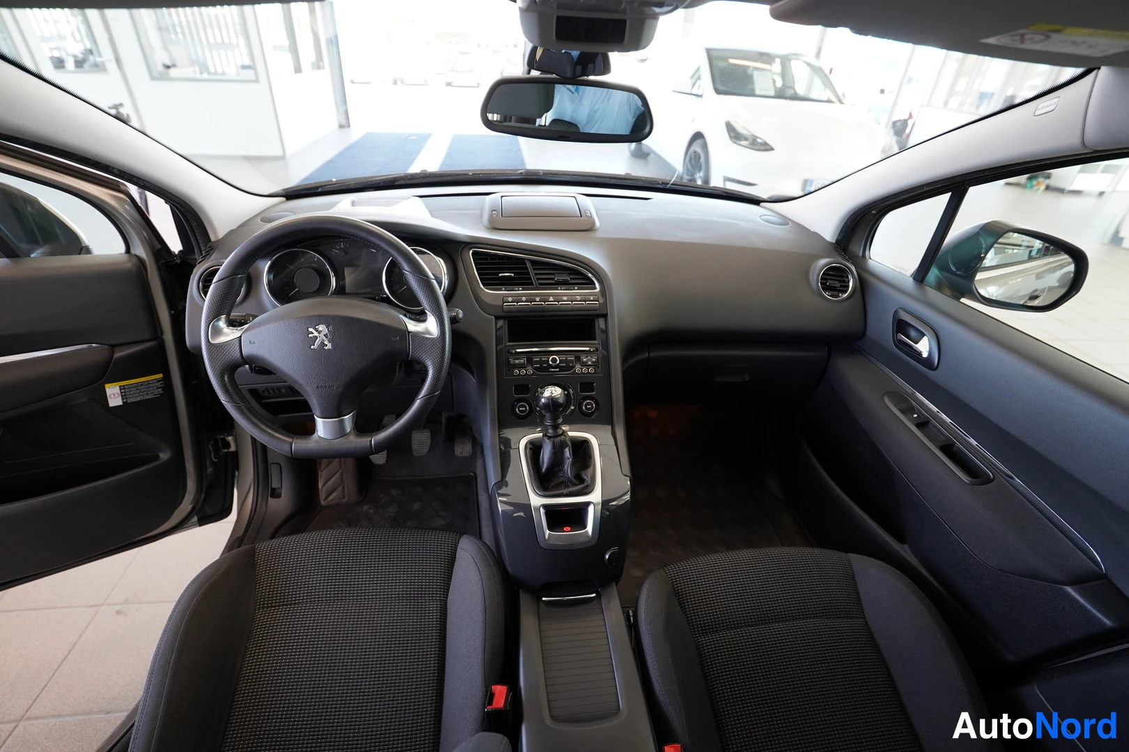 Harmaa Peugeot 5008 2016, kuva 24