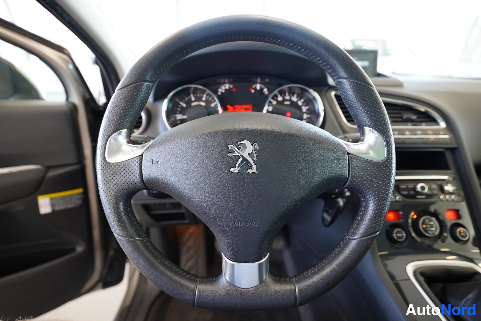 Harmaa Peugeot 5008 2016, kuva 25