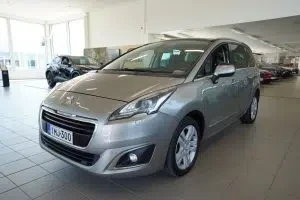 Harmaa Peugeot 5008 2016, etuviisto, keula vasemmalle, kuva 6