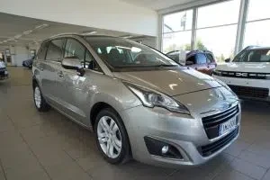 Harmaa Peugeot 5008 2016, etuviisto, keula oikealle, kuva 10
